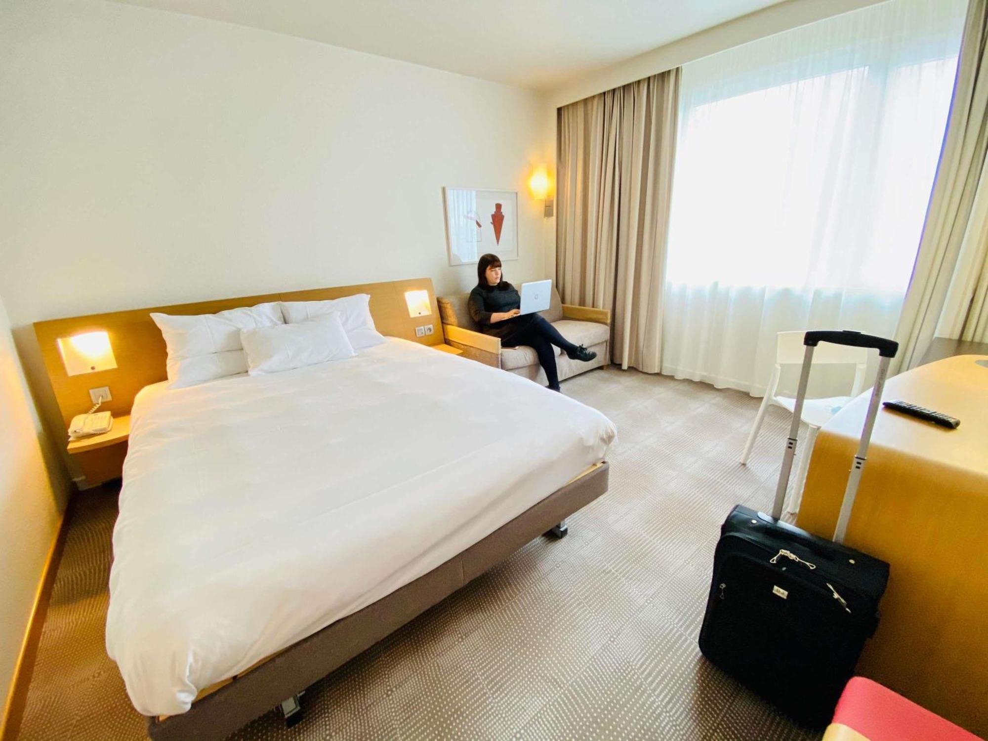 Novotel Mulhouse Bale Fribourg Sausheim Esterno foto
